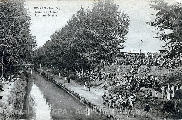 SEVRAN (S.-et-O.) Canal de l'Ourcq Un jour de fête
